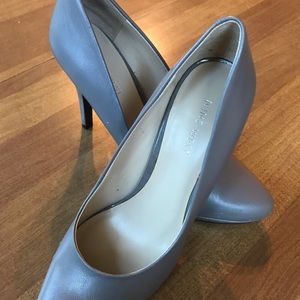 Nine West gray closed-toe pump, 7.5